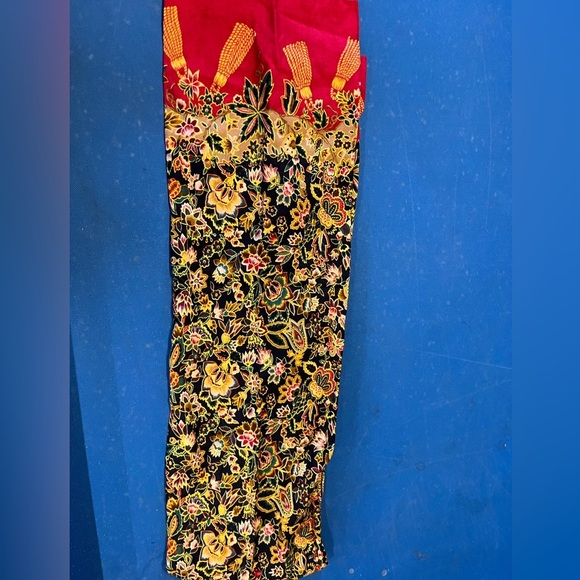 Donnybrook vintage scarf red with tassel print - Picture 1 of 6